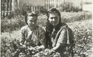 Anele ir Salomeja 1955